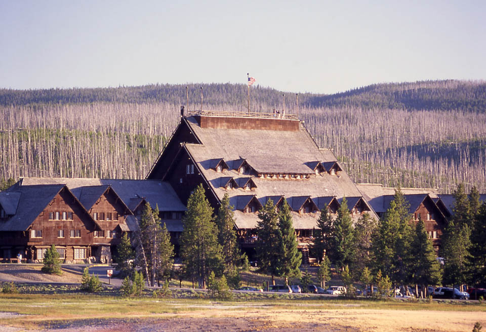 7 Must see Old Faithful Inn in Yellowstone histroic lodge top things to do Yellowstone