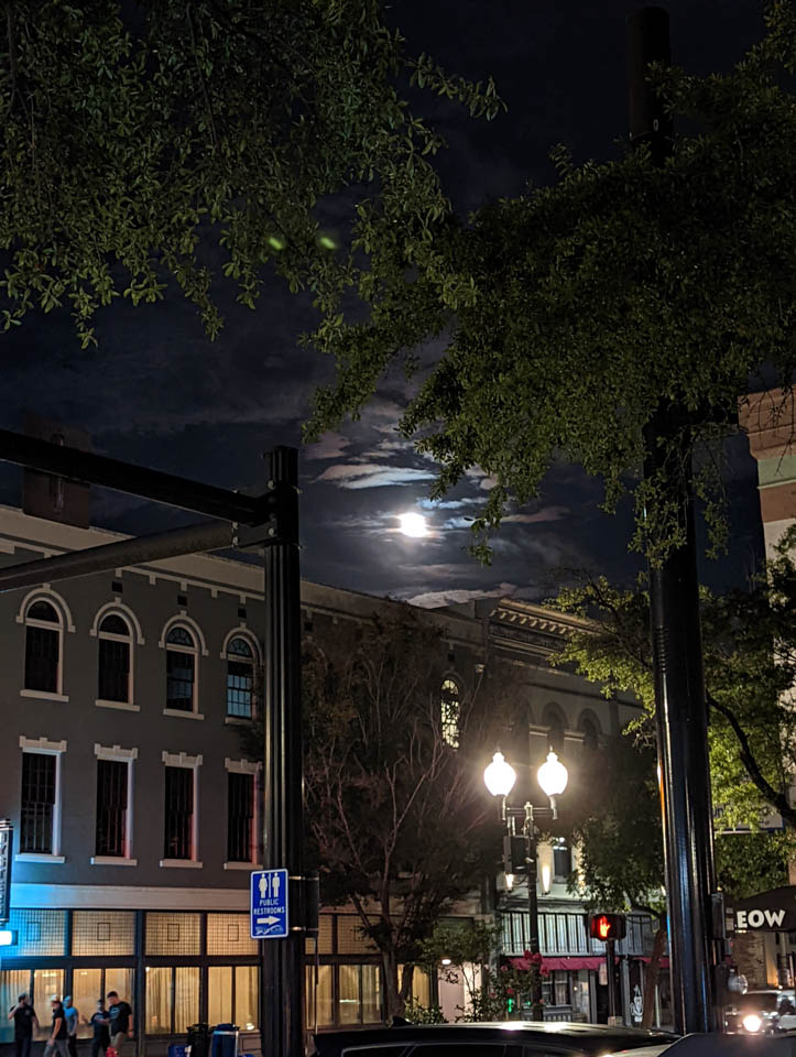 5 Take a haunted pub crawl through Wilmington NC top things to do