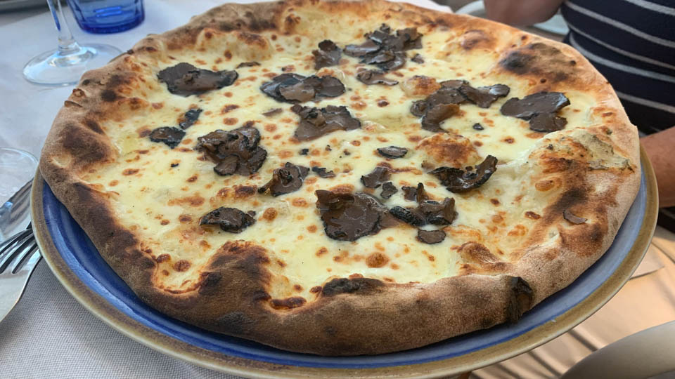Truffle Pizza, Nice